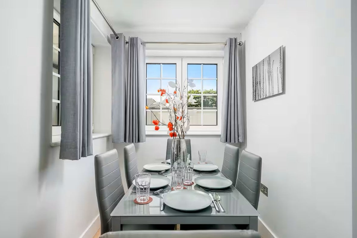 Flat Hendon Way in Greater London