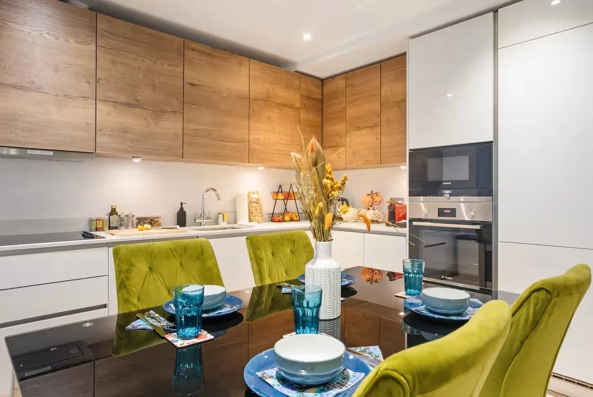 Flat Hendon Way in Greater London