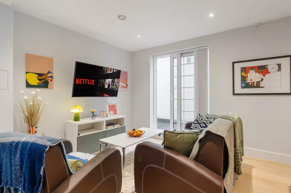 Flat Hendon Way in Greater London