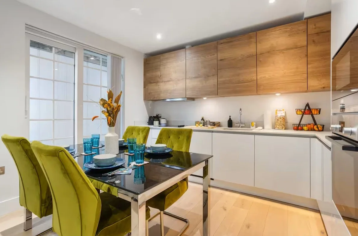Flat Hendon Way in Greater London