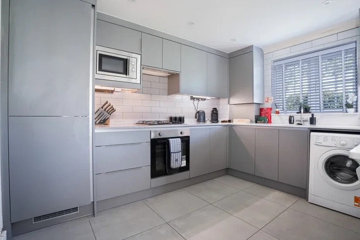 Flat Poplar Close in Slough