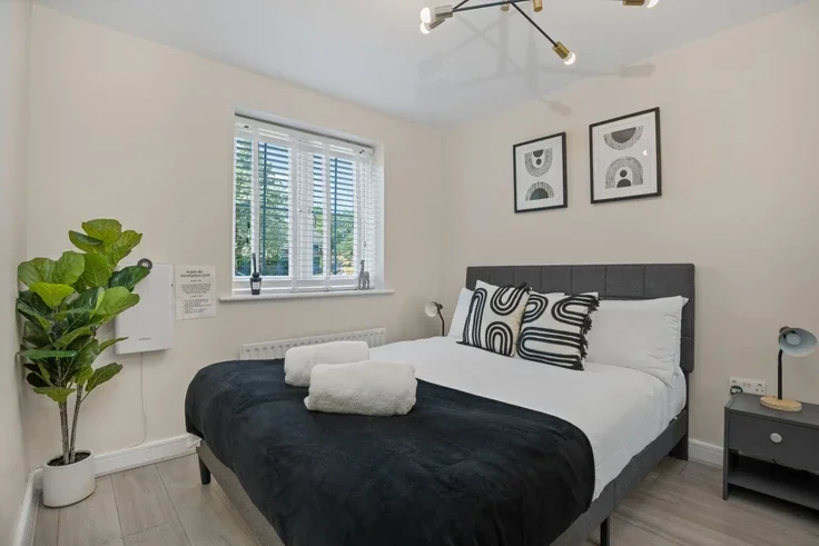 Flat Poplar Close in Slough