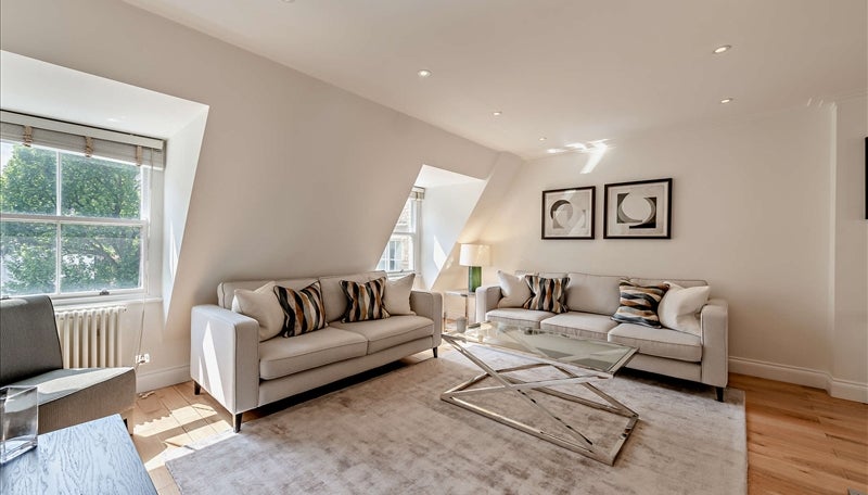 Flat Grosvenor Hill in City of Westminster