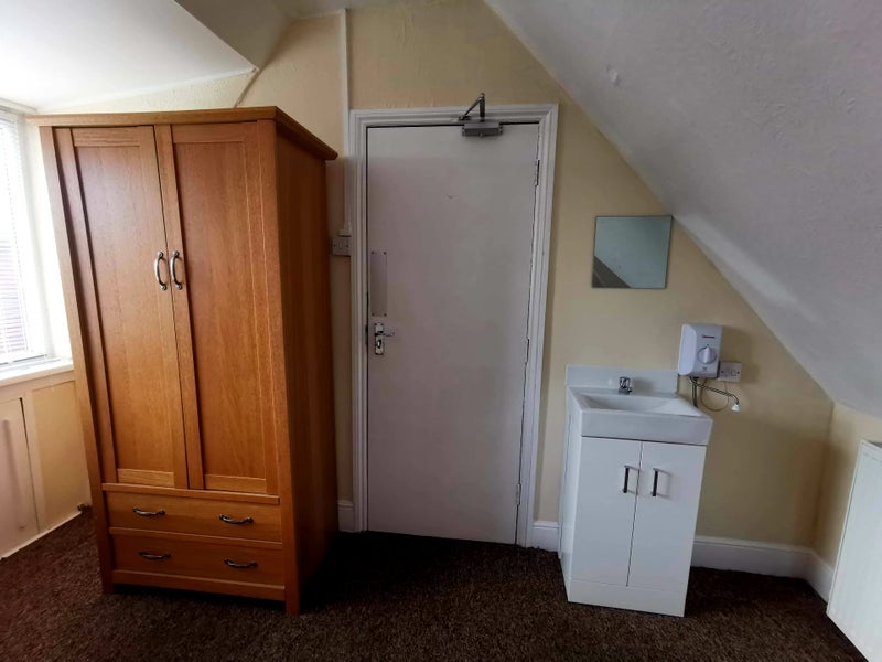 Room Bournemouth Road in Poole