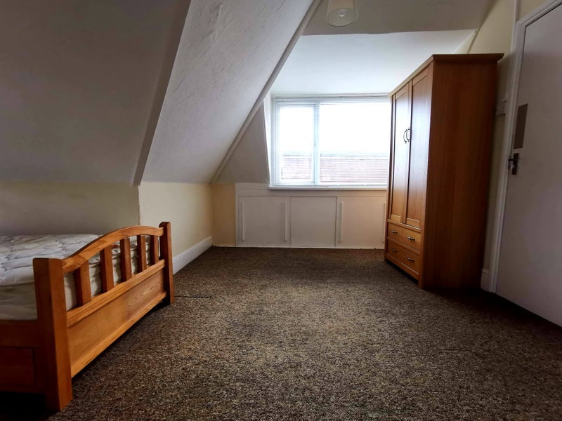 Room Bournemouth Road in Poole