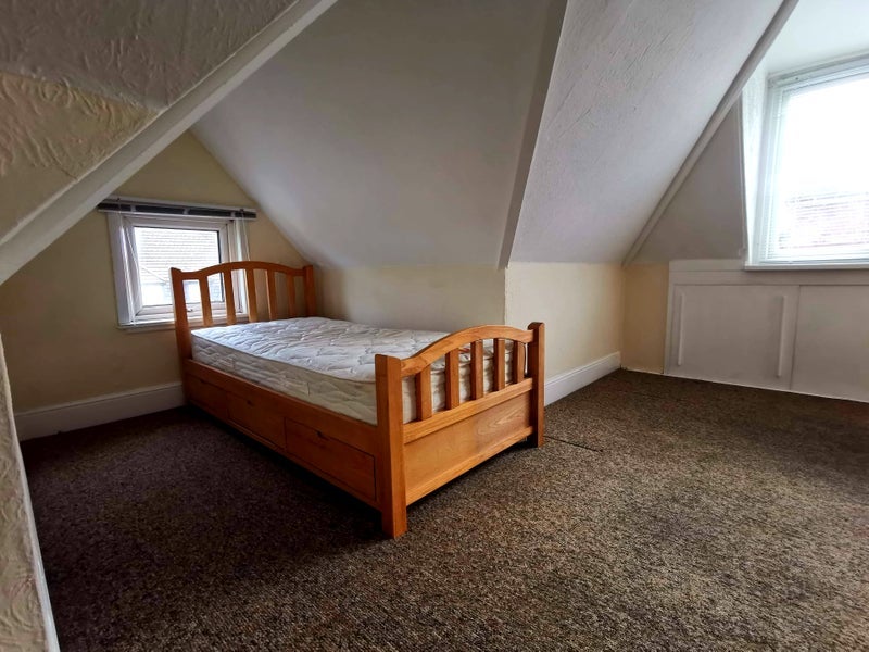 Room Bournemouth Road in Poole