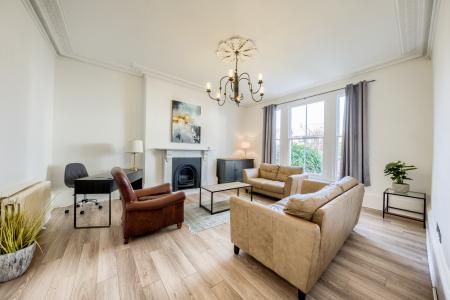 Flat Warwick Place in Royal Leamington Spa