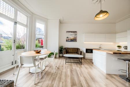 Flat Warwick Place in Royal Leamington Spa