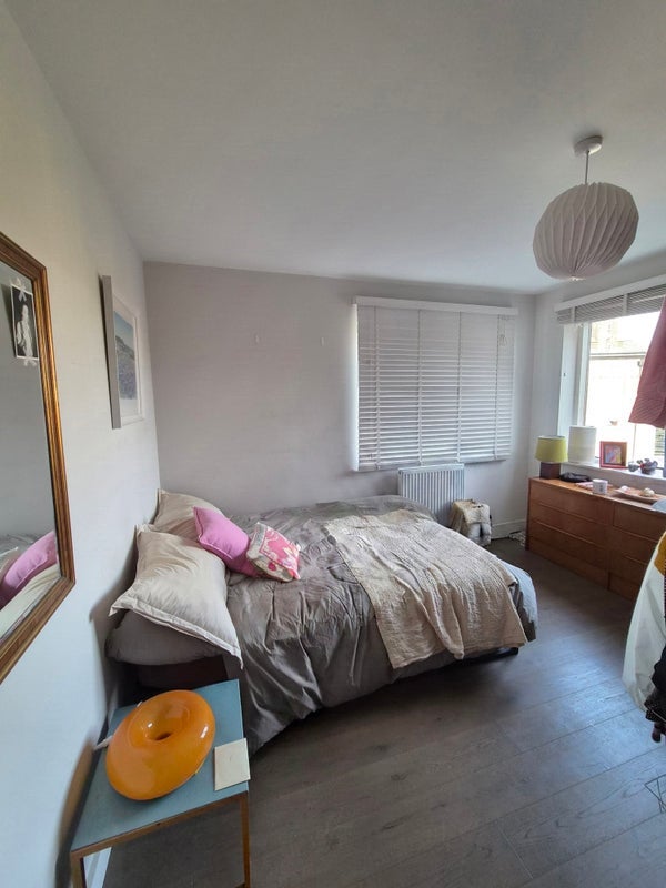 Room Darwen Place in Greater London