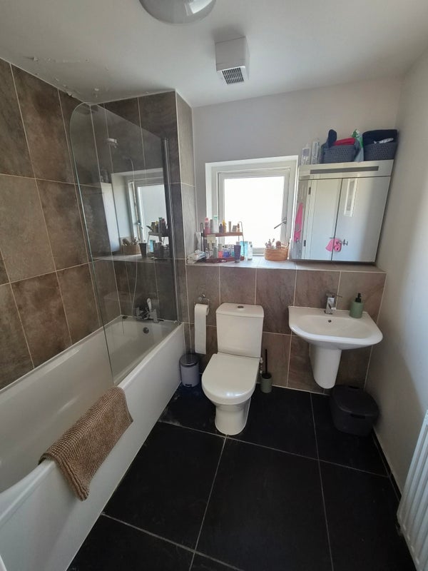 Room Darwen Place in Greater London