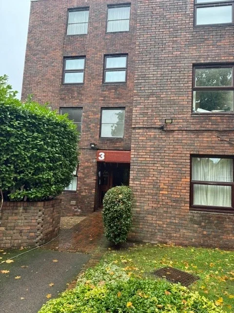 Flat Neville's Court in Greater London