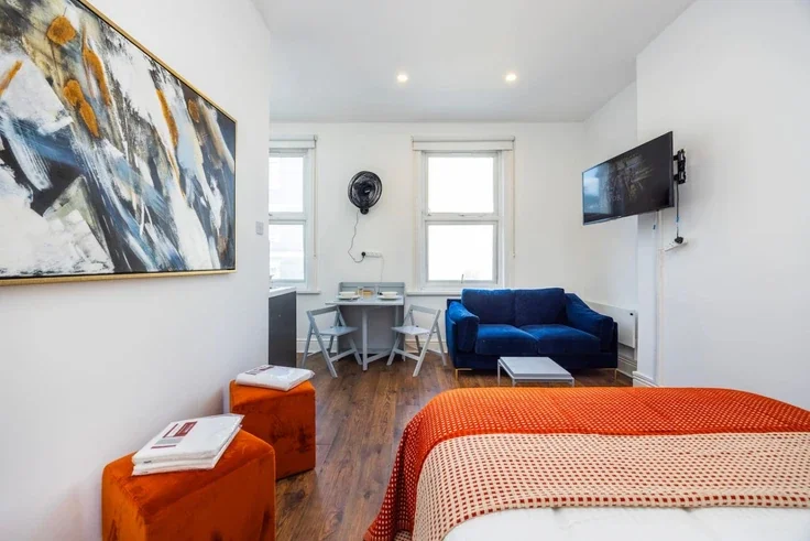 Flat Warwick Road in Greater London