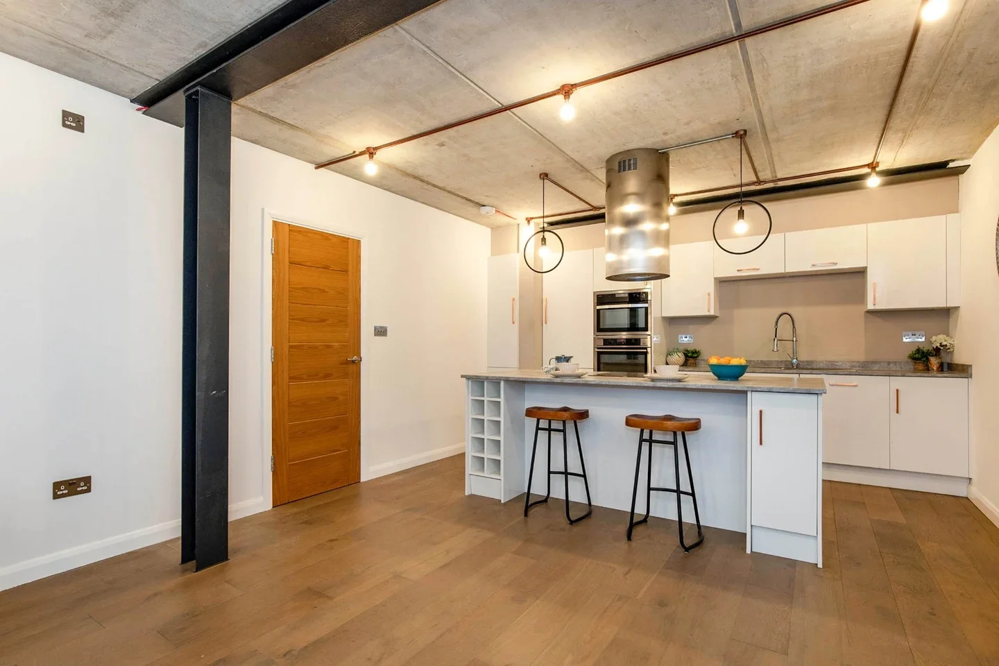 Flat Medfield Street in Greater London