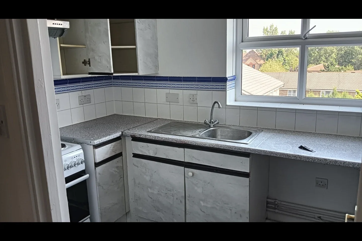 Flat Voyagers Close in Greater London