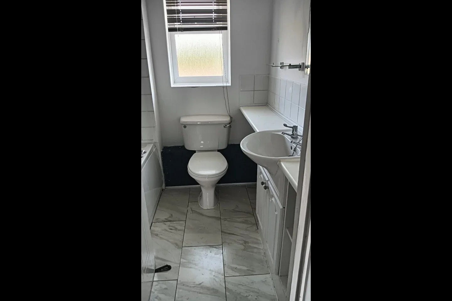 Flat Voyagers Close in Greater London