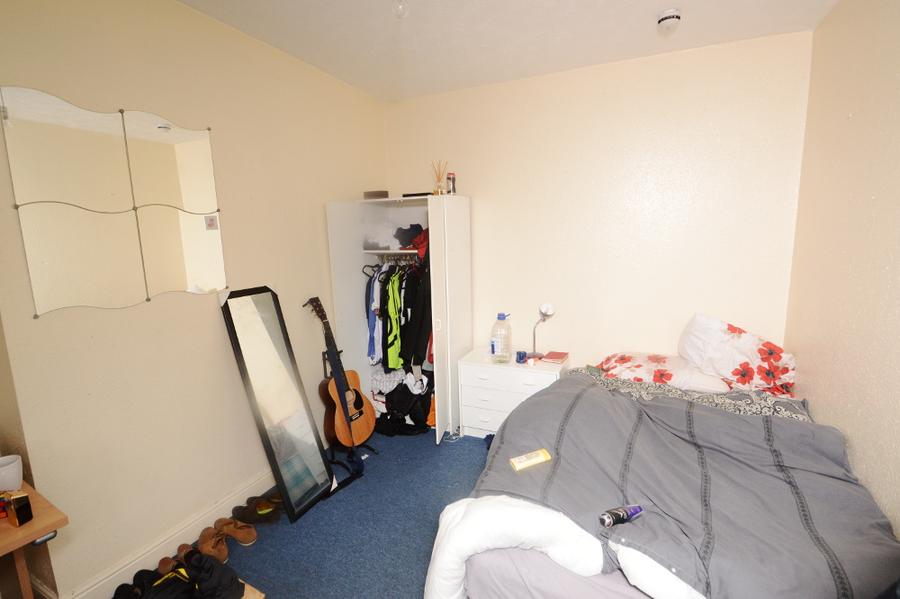 Room Landcross Road in Manchester