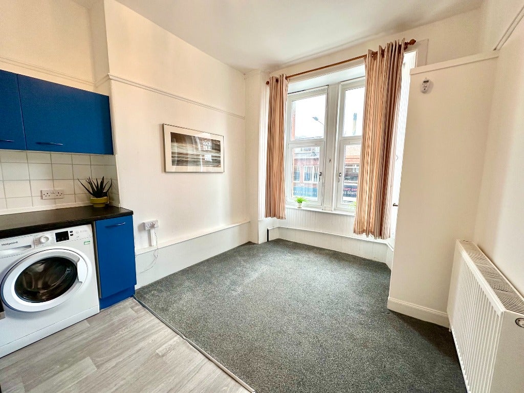Flat Dumbarton Road in Glasgow