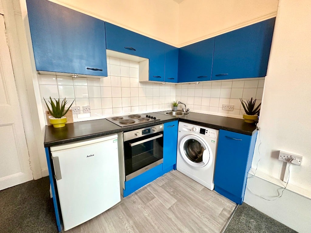 Flat Dumbarton Road in Glasgow