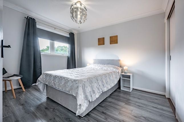 Room Dalmarnock Road in Glasgow