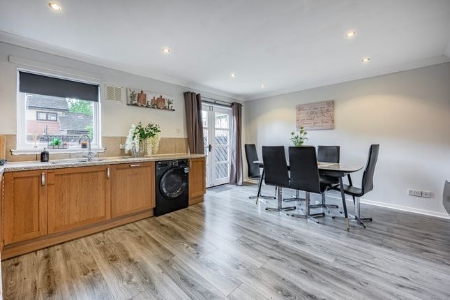 Room Dalmarnock Road in Glasgow