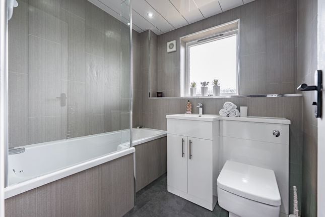 Room Dalmarnock Road in Glasgow