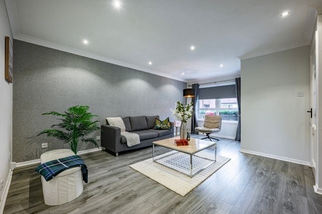 Room Dalmarnock Road in Glasgow