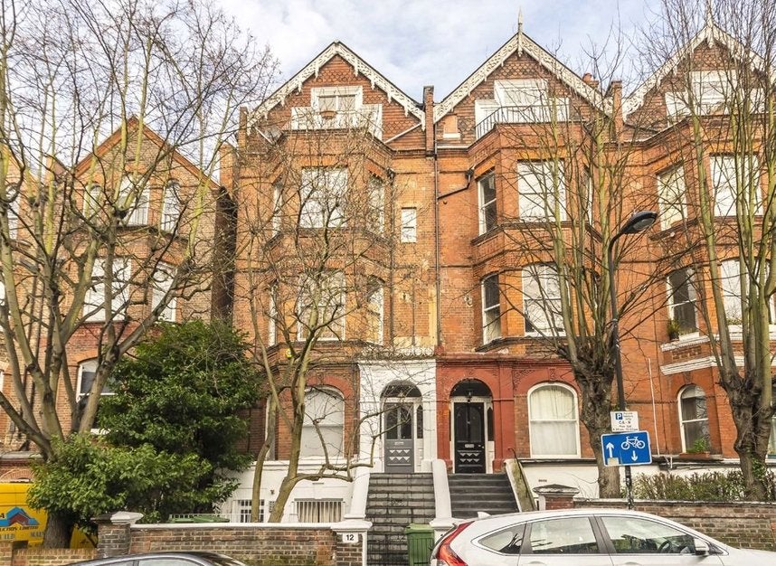Flat Greencroft Gardens in Greater London