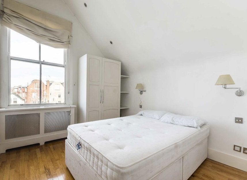 Flat Greencroft Gardens in Greater London