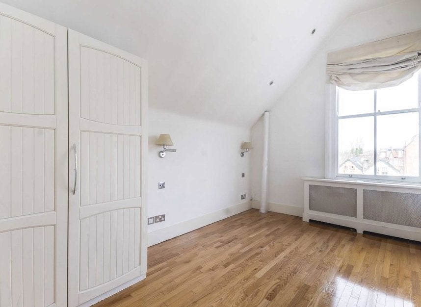 Flat Greencroft Gardens in Greater London