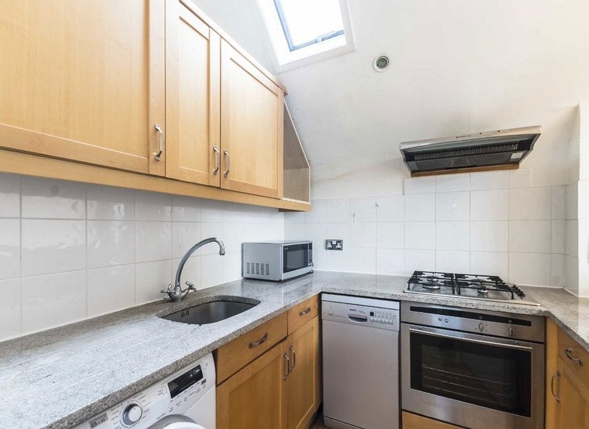 Flat Greencroft Gardens in Greater London