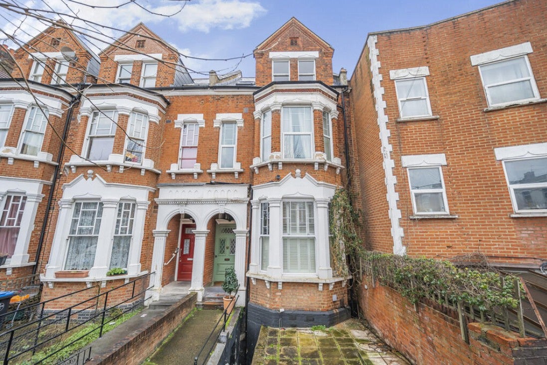 Flat Callcott Road in Greater London