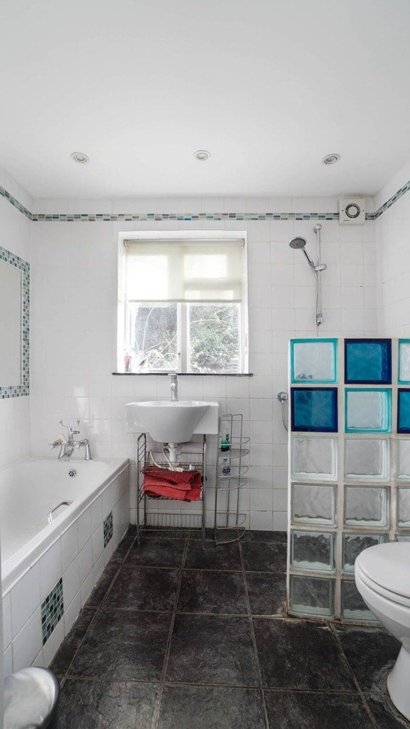 Room Southborough Road in Greater London