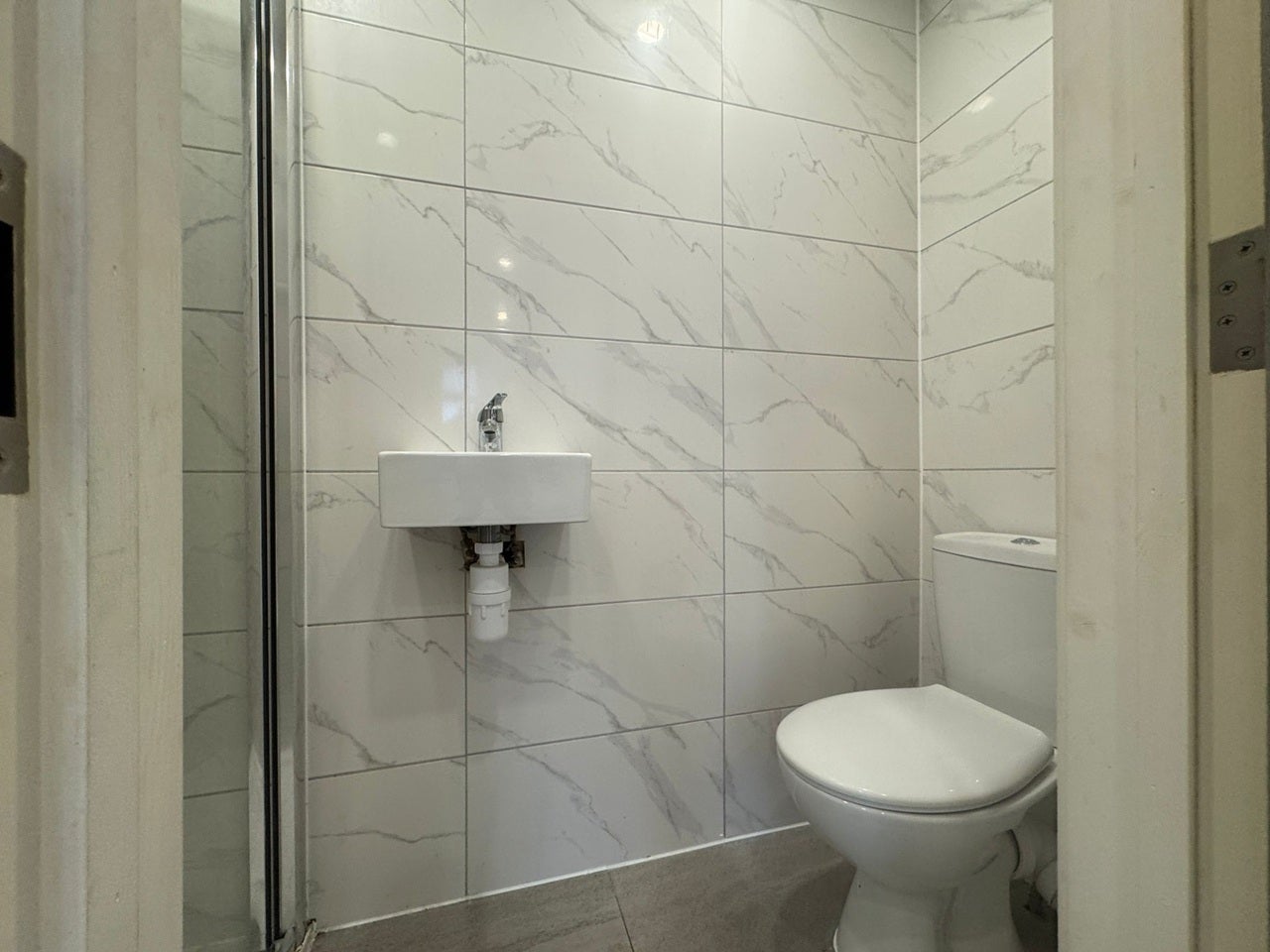Room Kingston Bypass in Greater London