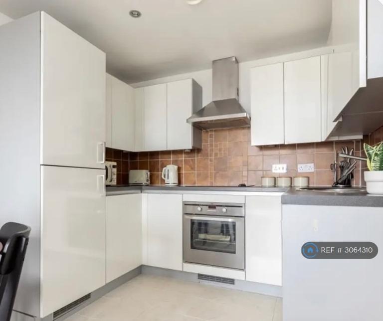 Flat Durnsford Road in Greater London