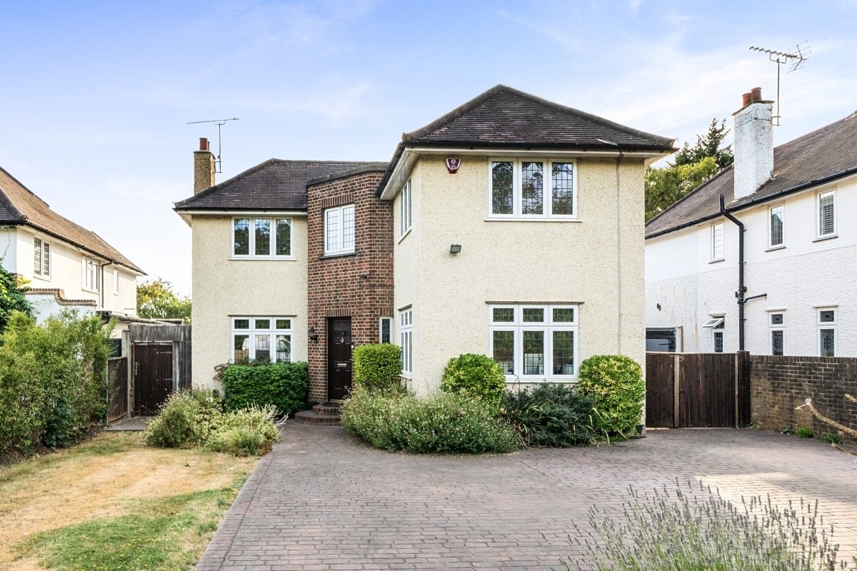 House Watling Knoll in Hertsmere