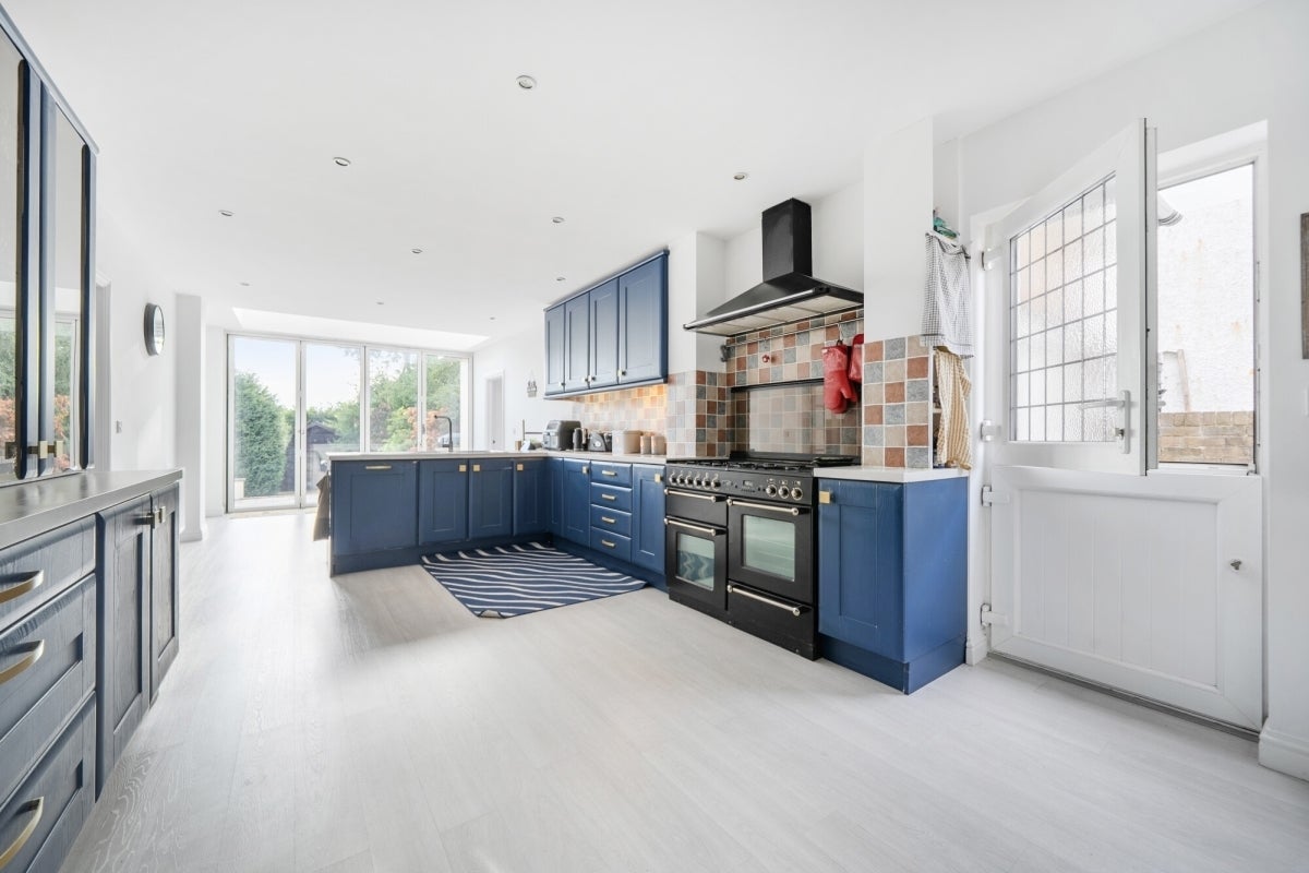 House Watling Knoll in Hertsmere