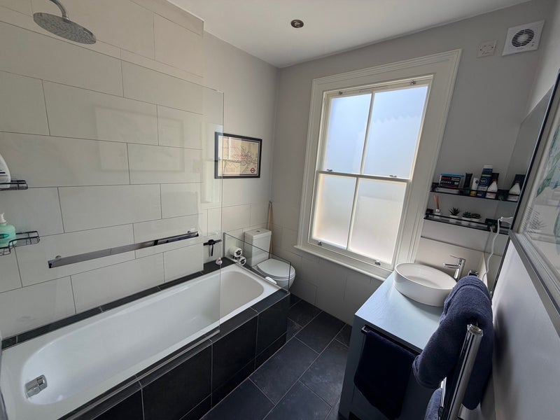 Room Werter Road in Greater London
