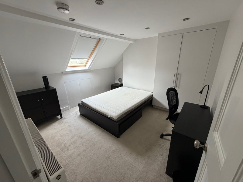 Room Werter Road in Greater London