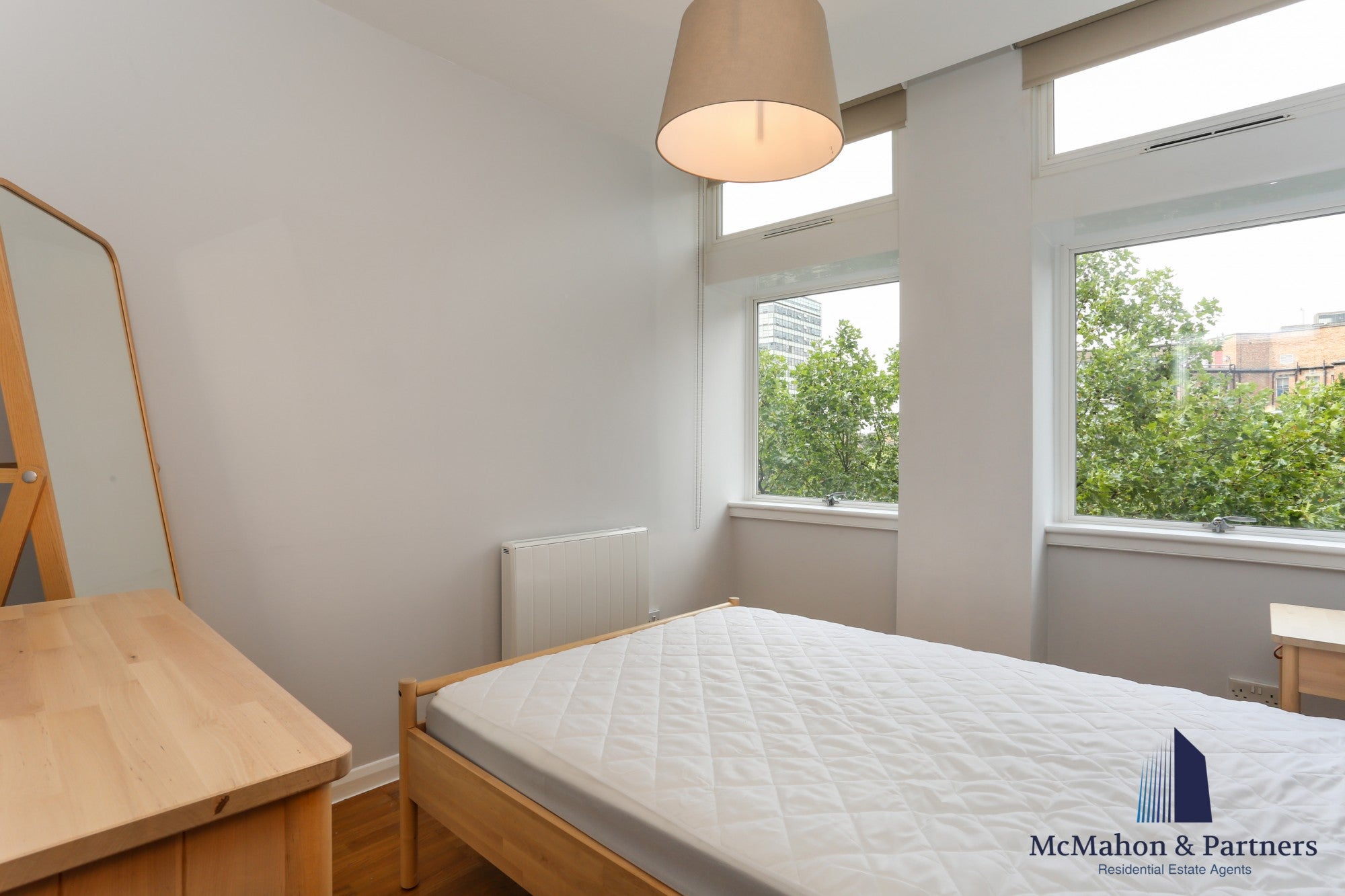 Flat Newington Causeway in London