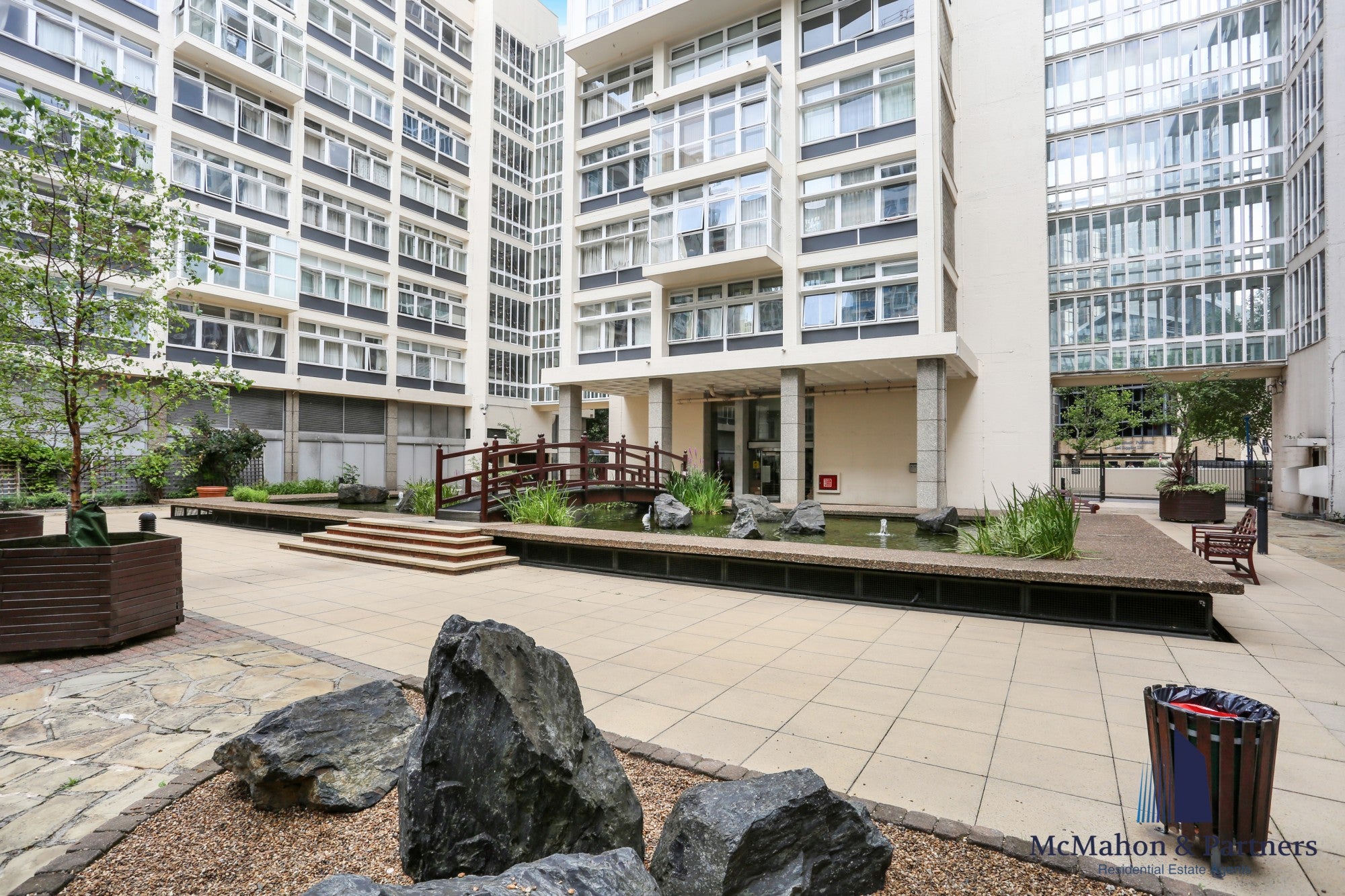 Flat Newington Causeway in London