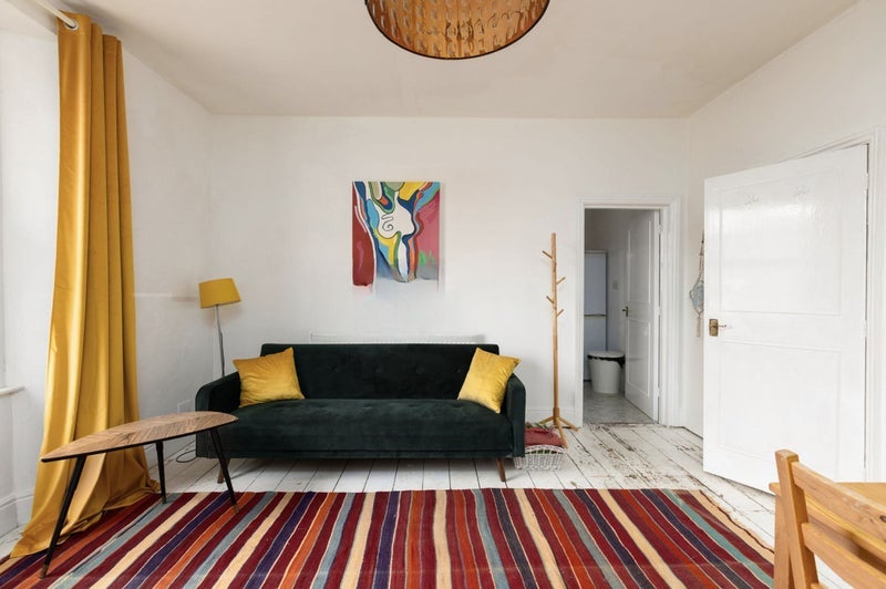 Flat Cheltenham Road in Bristol