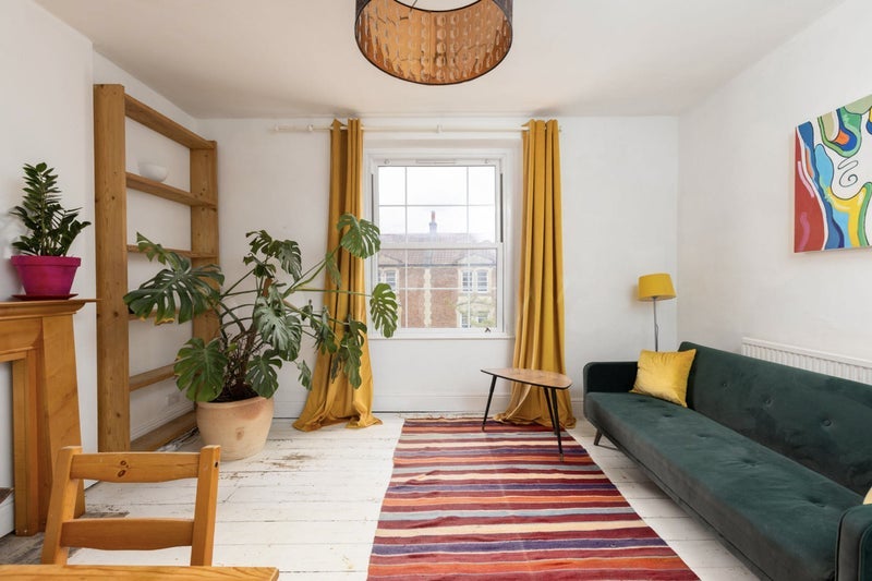 Flat Cheltenham Road in Bristol