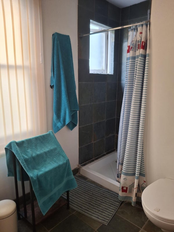 Room Pemberton Road in Greater London