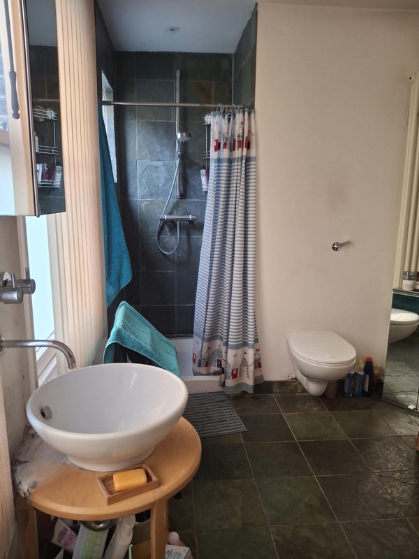 Room Pemberton Road in Greater London