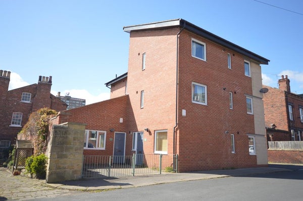 Flat Methley Place in Leeds
