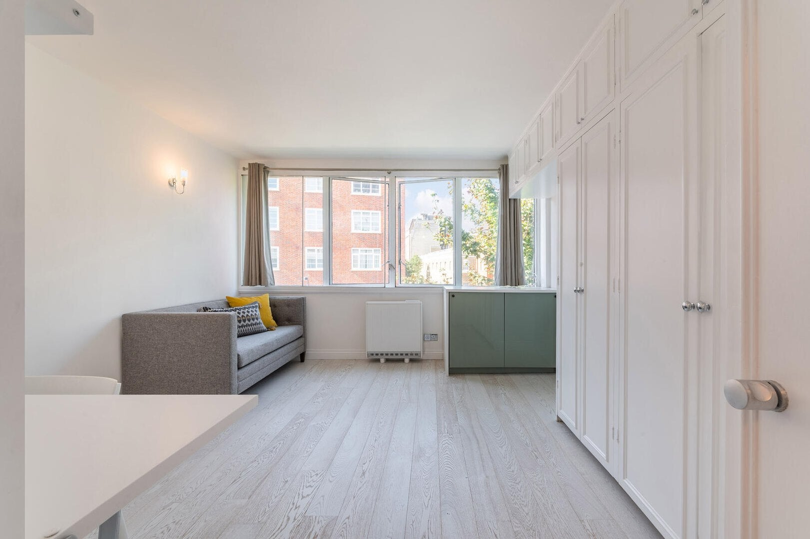 Flat Holbein Mews in Greater London