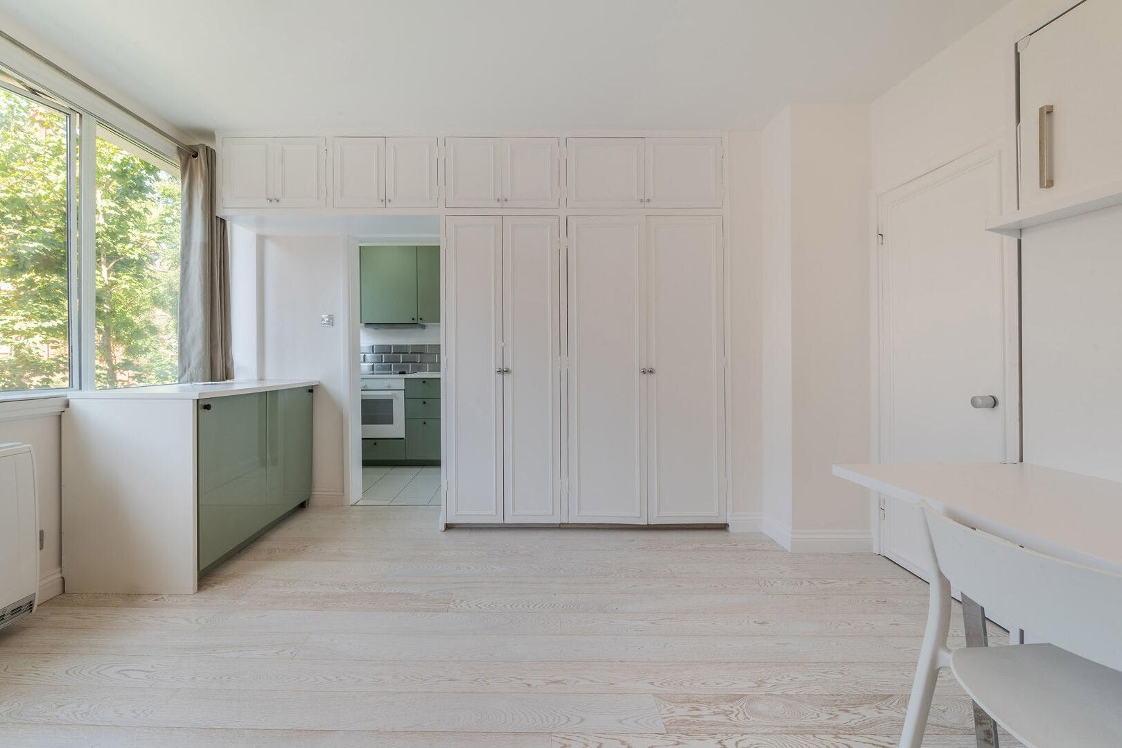 Flat Holbein Mews in Greater London