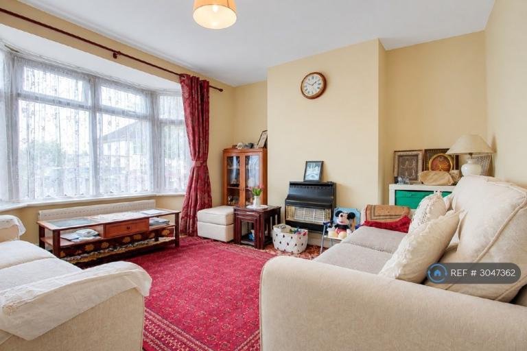 Room Locarno Road in Greater London
