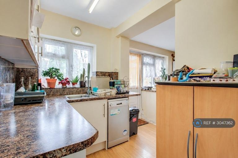 Room Locarno Road in Greater London