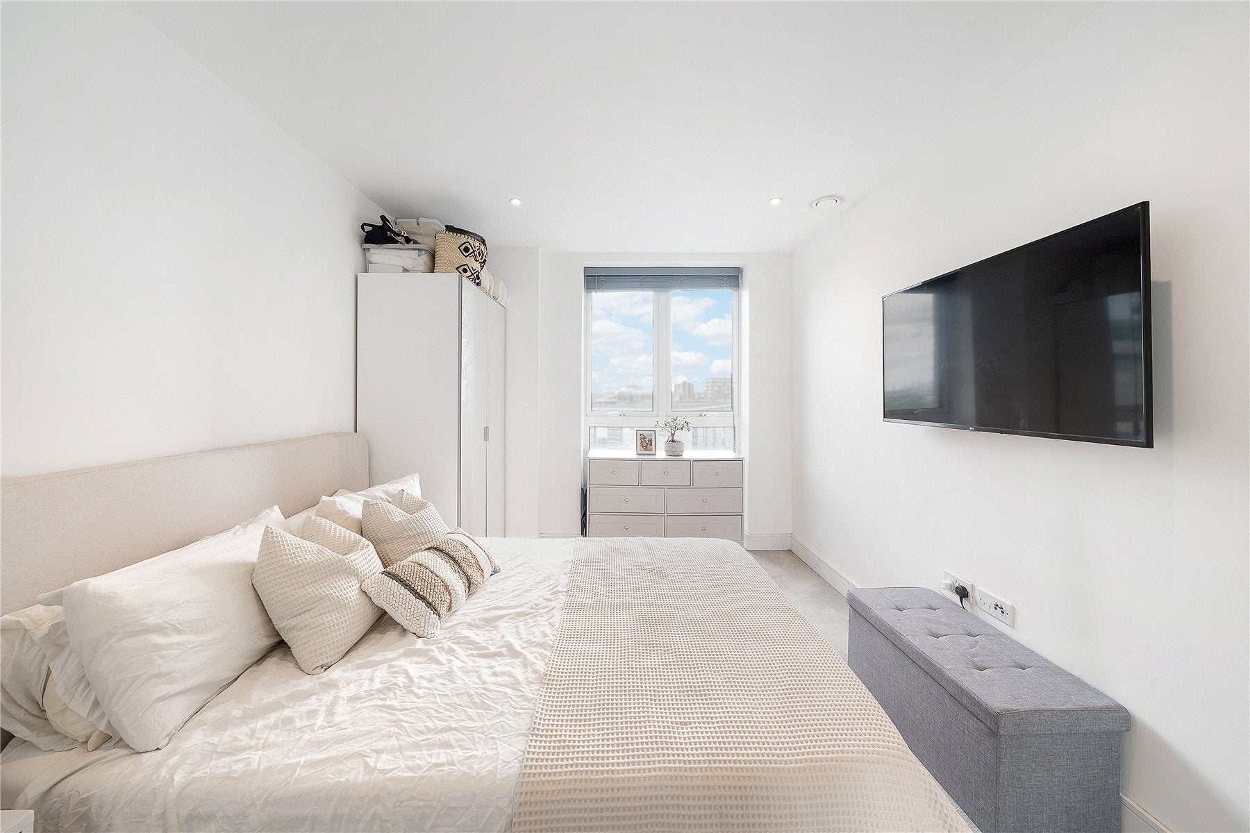 Flat Bridges Court in Greater London